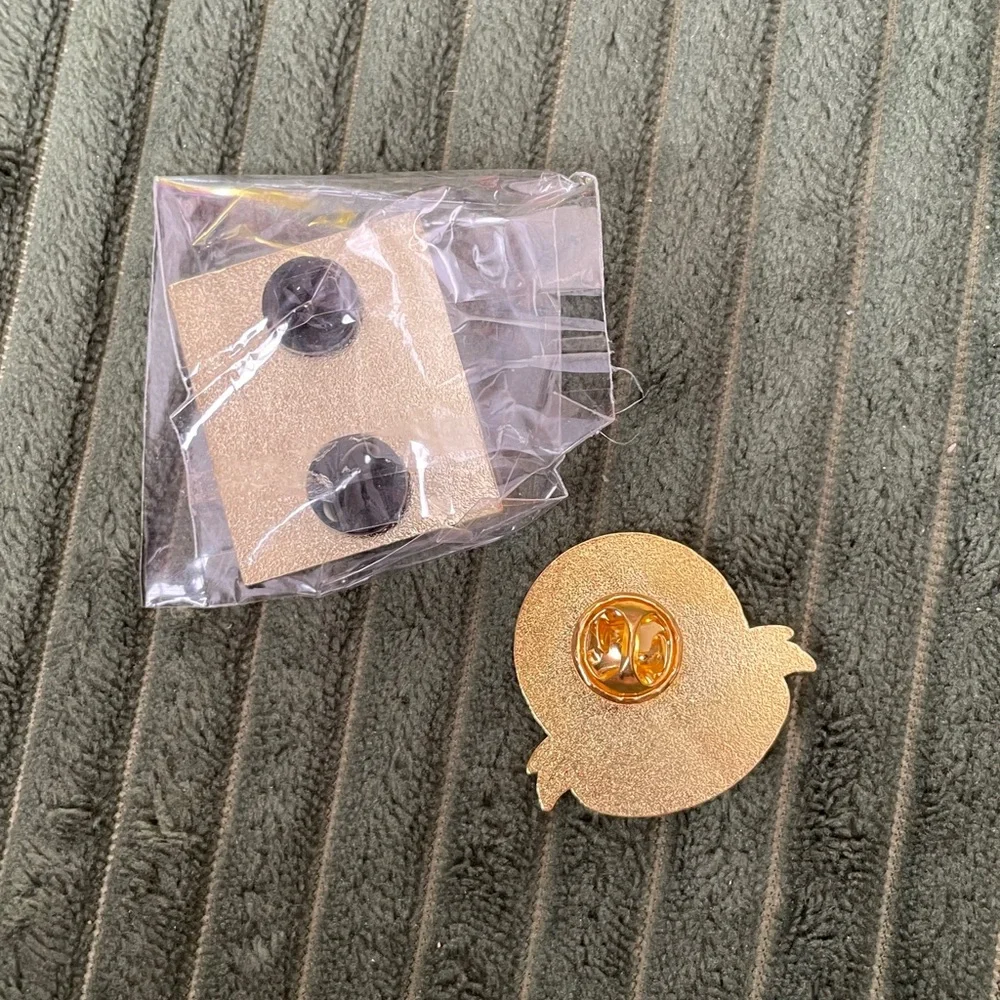 Set of Two‎ Veteran Pins